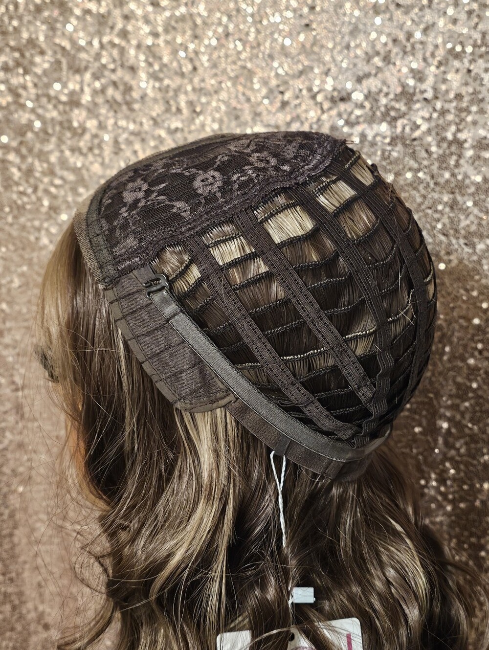 Wig - Picture 5 of 6